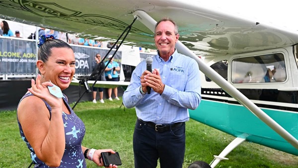 Jennifer Hortman, a California pilot and 30-year AOPA member, accepts the keys to the 1958 AOPA Sweepstakes Cessna 182 aircraft from AOPA President Darren Pleasance during EAA AirVenture Oshkosh at Wittman Regional Airport in Wisconsin, July 23. Photo by David Tulis.
