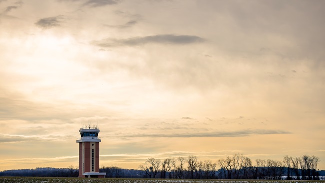 AOPA backs bill to equip all contract towers with ADS-B